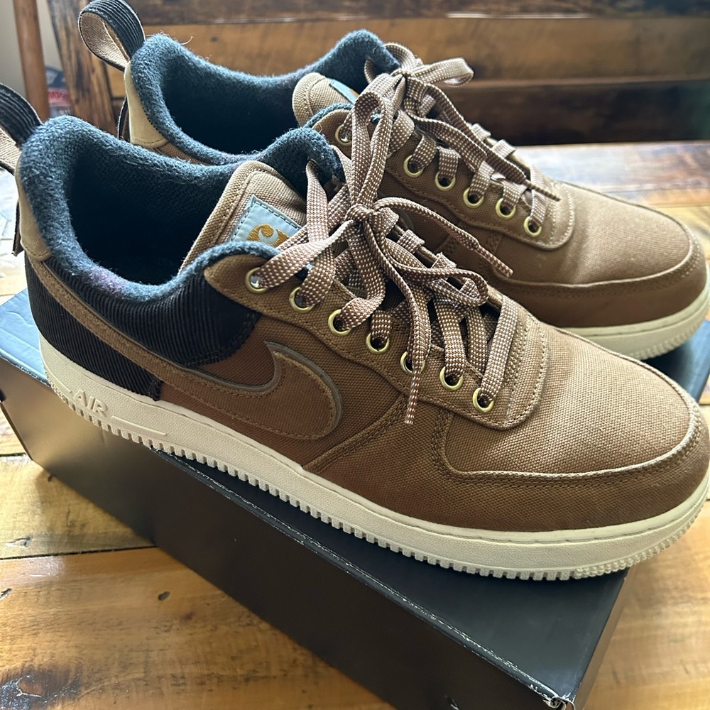 Nike Air Force 1 Low
Carhartt WIP Ale Brown
